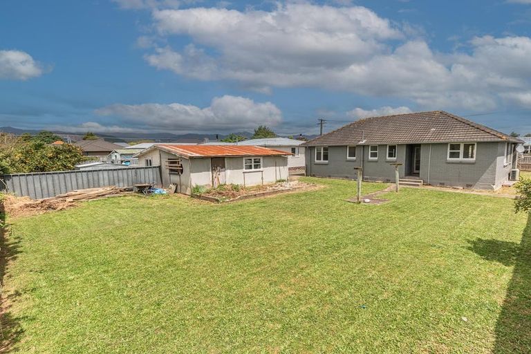 Photo of property in 1 Kauri Street, Levin, 5510