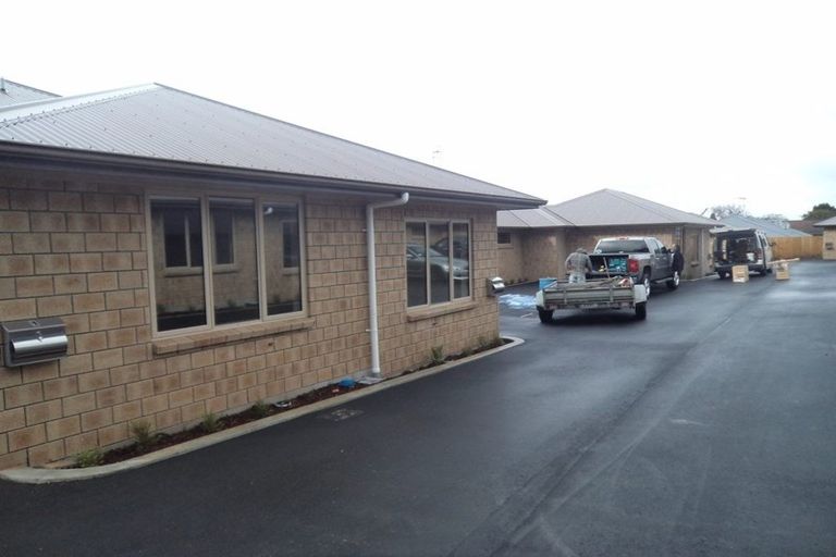 Photo of property in 2/114 Old Farm Road, Hamilton East, Hamilton, 3216