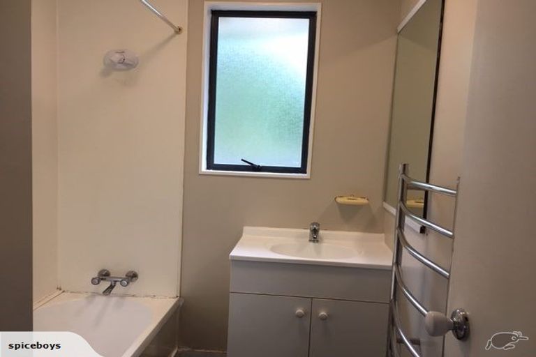 Photo of property in 24a Justin Place, Te Atatu Peninsula, Auckland, 0610