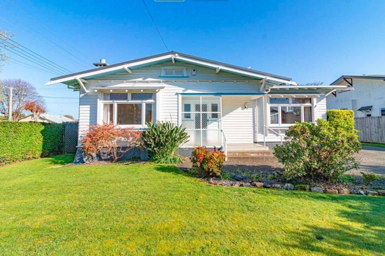 Photo of property in 12 Saint Leonard Street, Saint Johns Hill, Whanganui, 4501