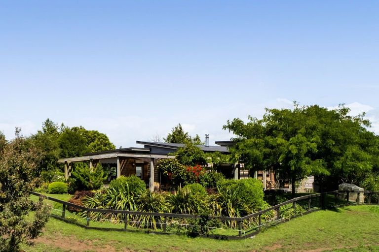 Photo of property in 88 Te Arei Road, Lepperton, New Plymouth, 4373