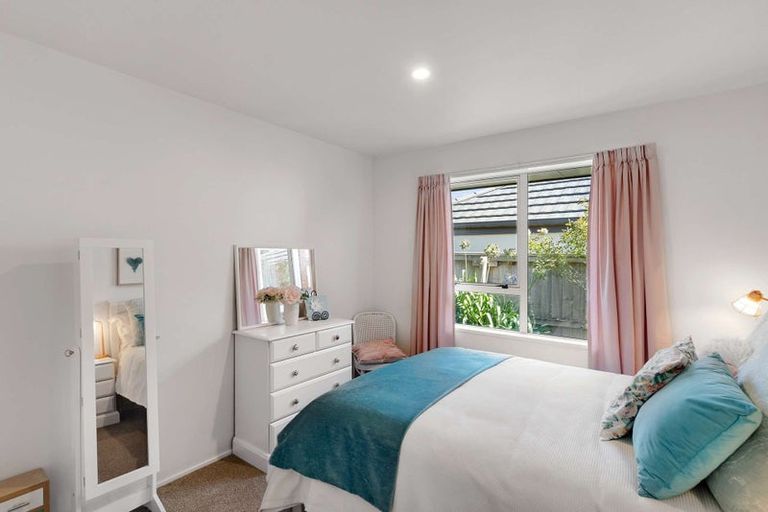 Photo of property in 2/49 Sawyers Arms Road, Northcote, Christchurch, 8052