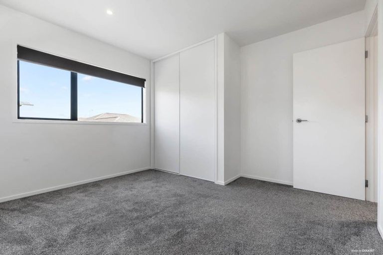 Photo of property in 33 Patrick Rice Drive, Swanson, Auckland, 0614