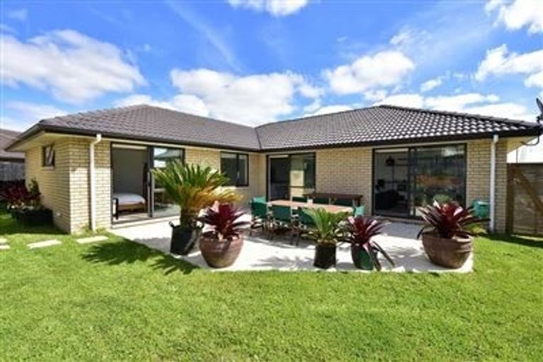 Photo of property in 19 Seamount Drive, Red Beach, 0932