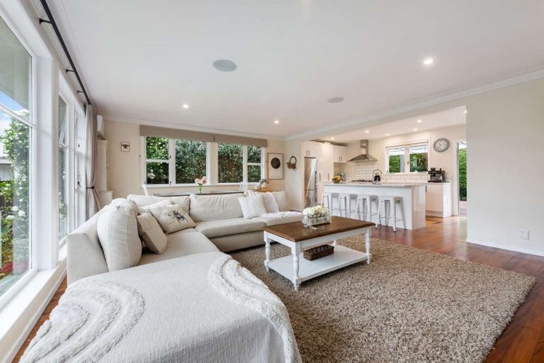 Photo of property in 21 Chartwell Avenue, Glenfield, Auckland, 0629