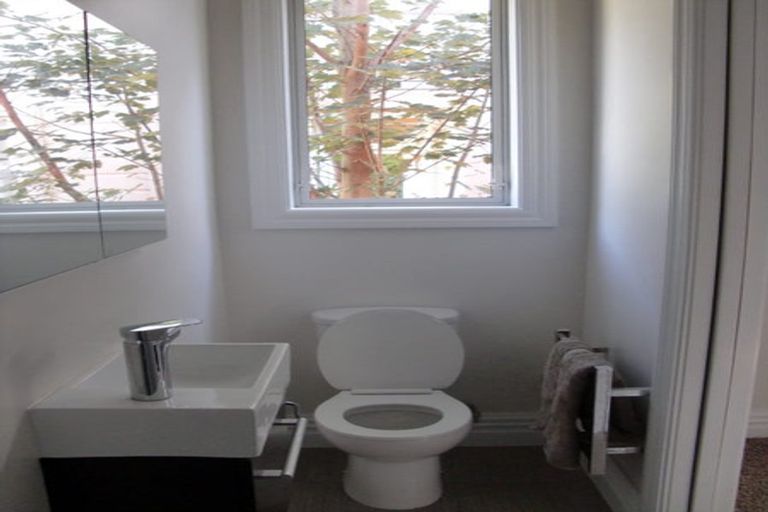 Photo of property in 26 Rangiora Avenue, Kaiwharawhara, Wellington, 6035