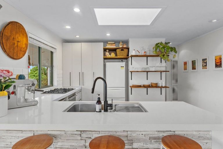 Photo of property in 211 Whitehills Road, Waitoki, Silverdale, 0994