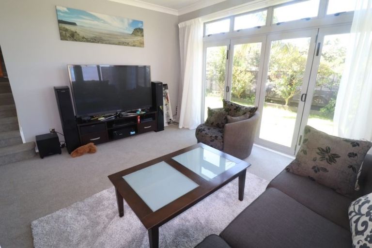 Photo of property in 7n Clearwater Cove, West Harbour, Auckland, 0618
