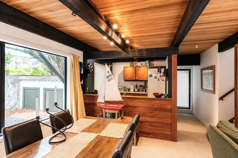 Photo of property in 2a Pitoitoi Road, Days Bay, Lower Hutt, 5013