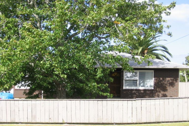Photo of property in 11 Japonica Drive, Beach Haven, Auckland, 0626