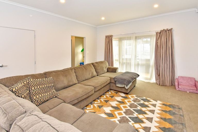 Photo of property in 22 Taiaapure Street, Weymouth, Auckland, 2103