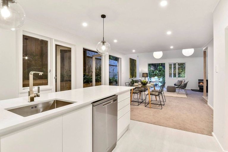 Photo of property in 3/68 Braemar Road, Castor Bay, Auckland, 0620