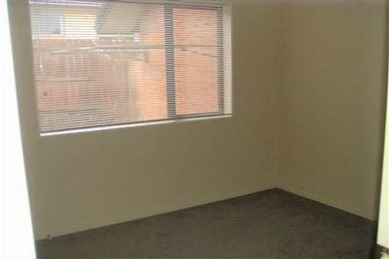 Photo of property in 24 Toledo Avenue, Henderson, Auckland, 0612