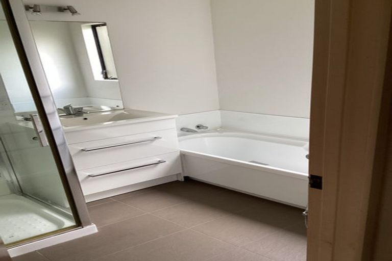 Photo of property in 3/13 Aorangi Place, Birkenhead, Auckland, 0626