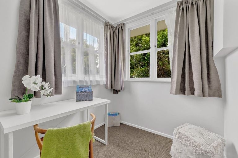 Photo of property in 180a Old Titirangi Road, New Lynn, Auckland, 0600