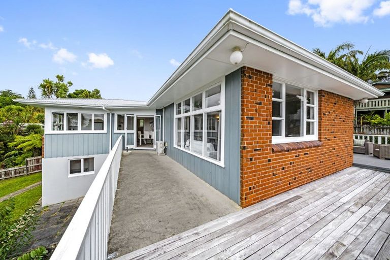Photo of property in 180a Old Titirangi Road, New Lynn, Auckland, 0600