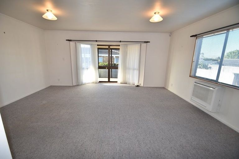 Photo of property in 2/118 Astley Avenue, New Lynn, Auckland, 0600