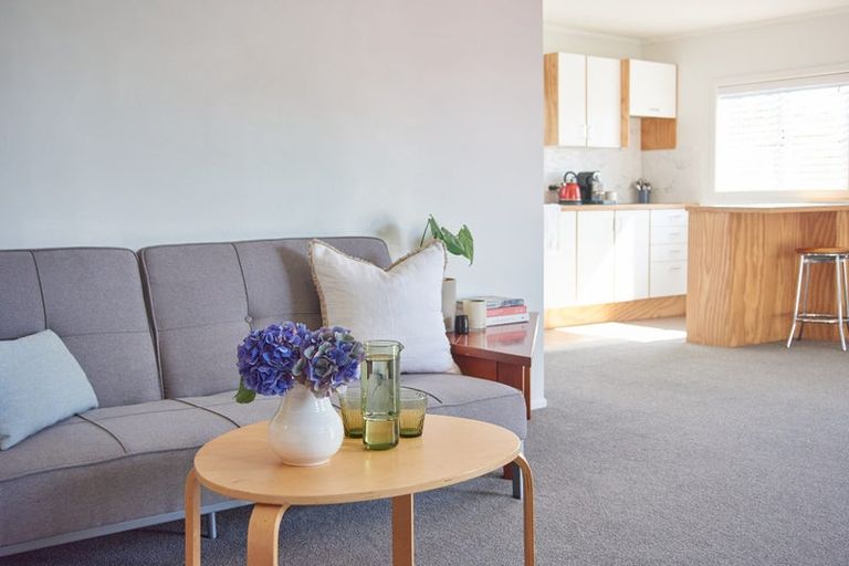 Photo of property in 1/268 Sunset Road, Windsor Park, Auckland, 0632