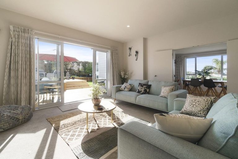 Photo of property in 100 Picasso Drive, West Harbour, Auckland, 0618