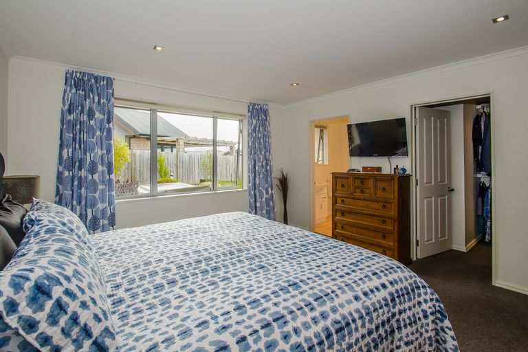 Photo of property in 28 Severn Street, Green Island, Dunedin, 9018