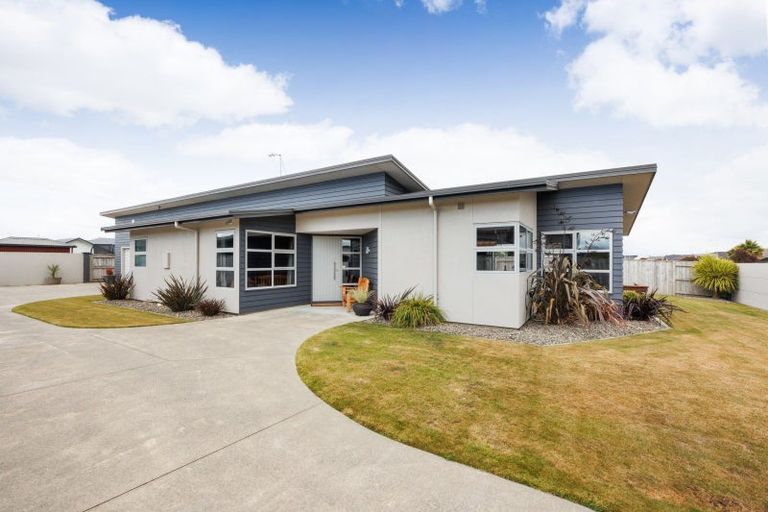 Photo of property in 46 Rosalie Terrace, Kelvin Grove, Palmerston North, 4414