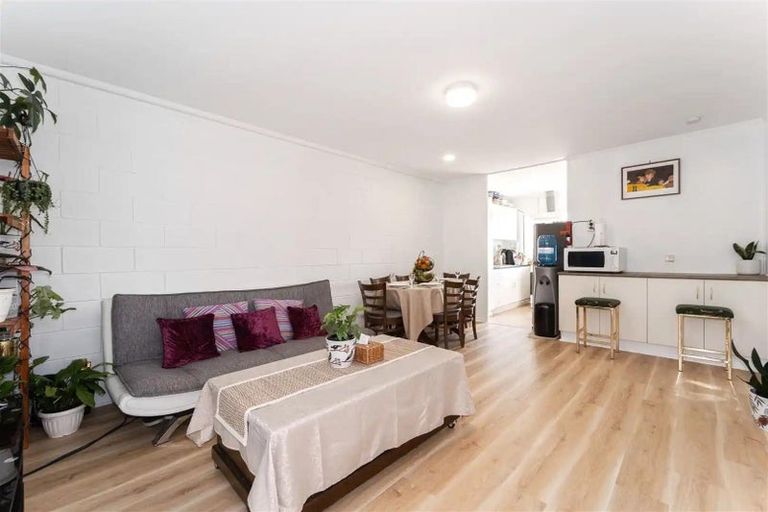 Photo of property in 5/38 Edmonton Road, Henderson, Auckland, 0612