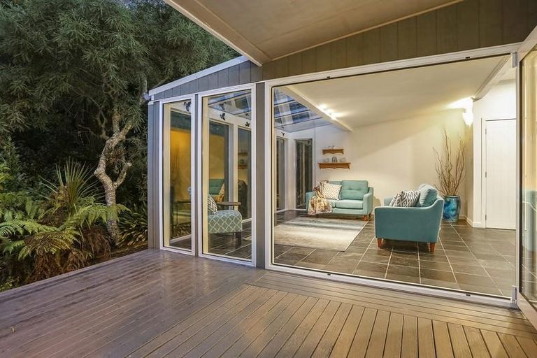 Photo of property in 249 Forest Hill Road, Waiatarua, Auckland, 0612