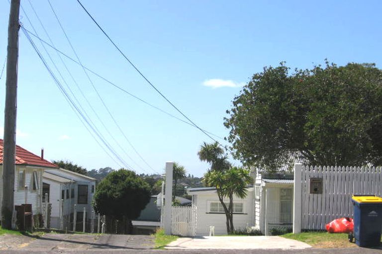 Photo of property in 2/57a Birkdale Road, Birkdale, Auckland, 0626