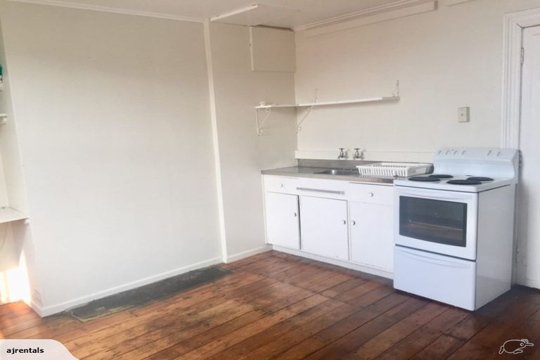 Photo of property in 1/12 Bidwill Street, Mount Cook, Wellington, 6021