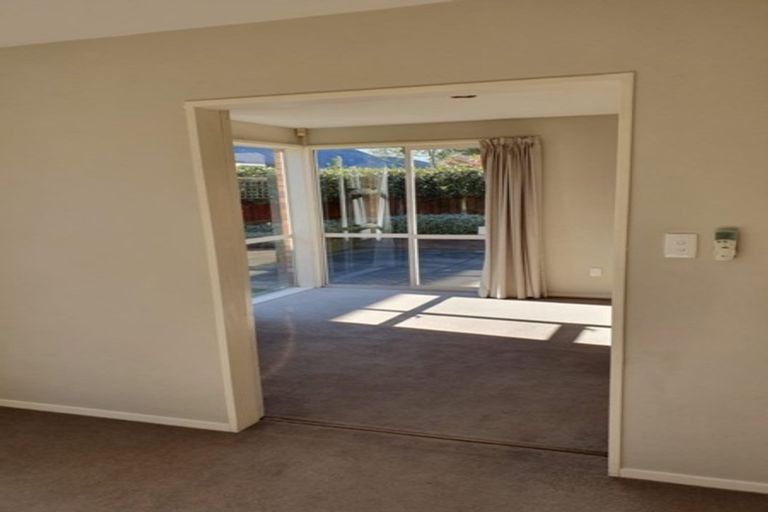 Photo of property in 4a Kent Lodge Avenue, Avonhead, Christchurch, 8042