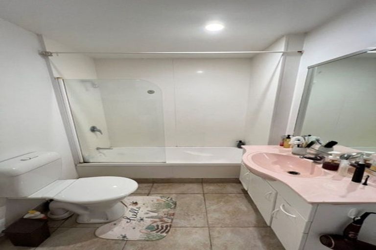 Photo of property in Courtenay Apartments, 504/120 Courtenay Place, Te Aro, Wellington, 6011