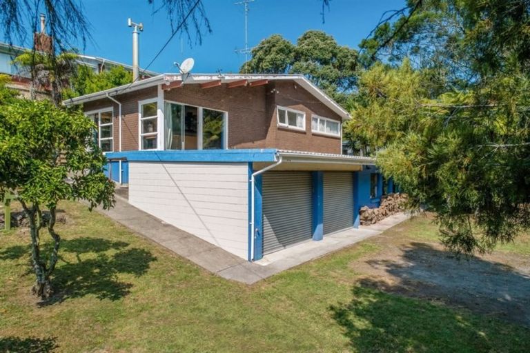 Photo of property in 115 Beach Haven Road, Beach Haven, Auckland, 0626