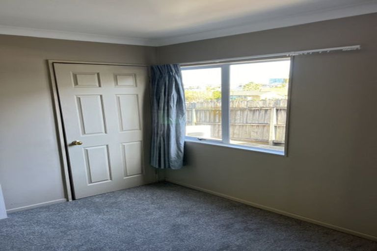 Photo of property in 36 Hugh Green Drive, Pinehill, Auckland, 0632