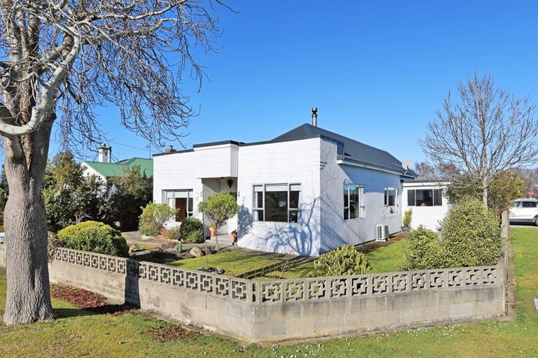 Photo of property in 33 Mary Street, Winton, 9720