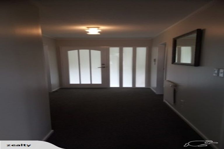 Photo of property in 5a Robert Street, Newlands, Wellington, 6037
