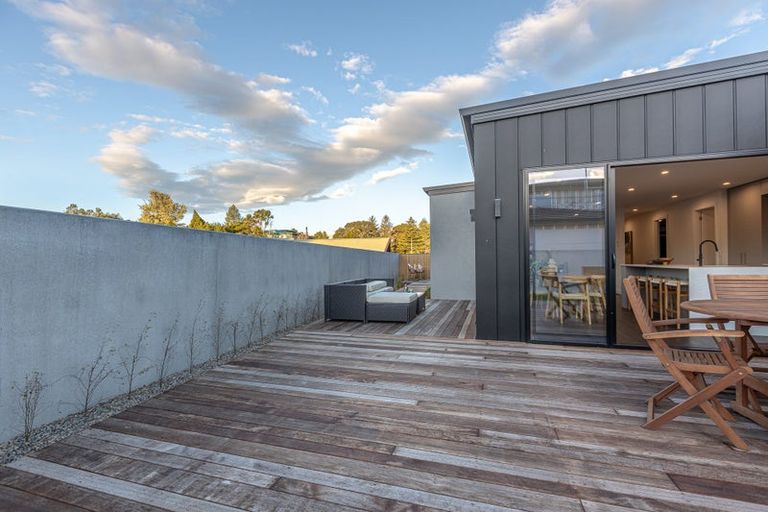 Photo of property in 32 Memorial Drive, Hokowhitu, Palmerston North, 4410