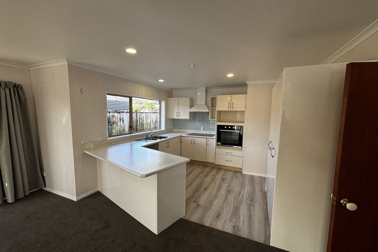 Photo of property in 1/9 Waiwera Place, Merrilands, New Plymouth, 4312