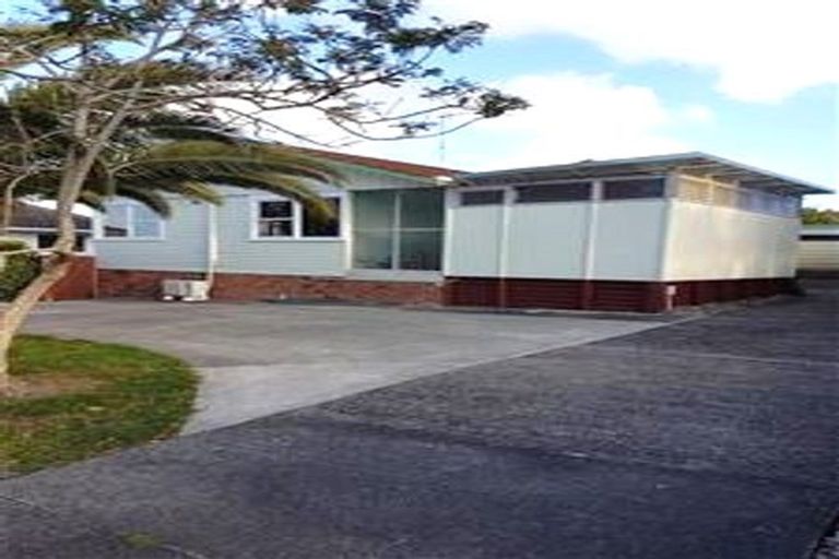 Photo of property in 55 Divich Avenue, Te Atatu South, Auckland, 0610