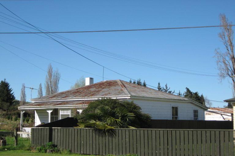 Photo of property in 12 Wilson Road, Hunterville, 4730