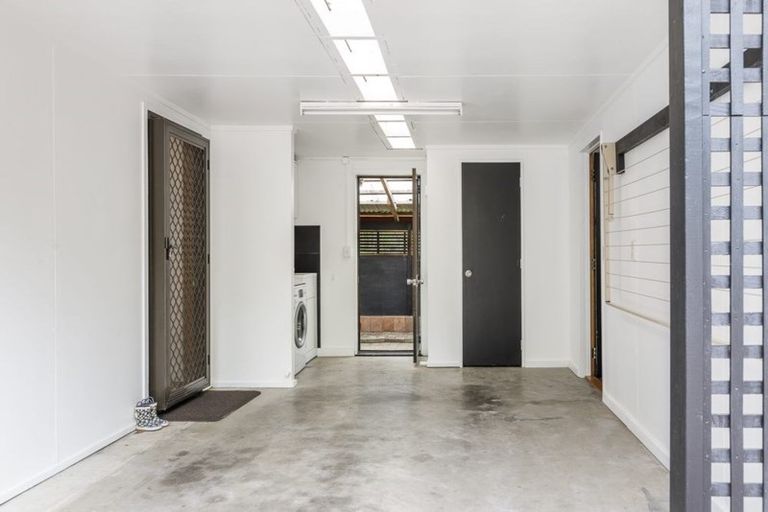 Photo of property in 1/44 Rewarewa Road, Te Atatu Peninsula, Auckland, 0610