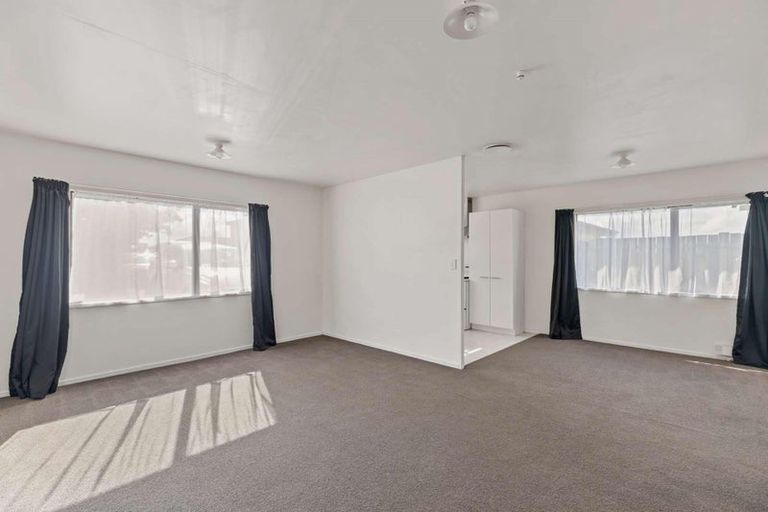 Photo of property in 399b Roscommon Road, Clendon Park, Auckland, 2103