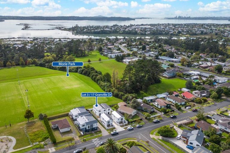 Photo of property in 17e Granville Drive, Massey, Auckland, 0614