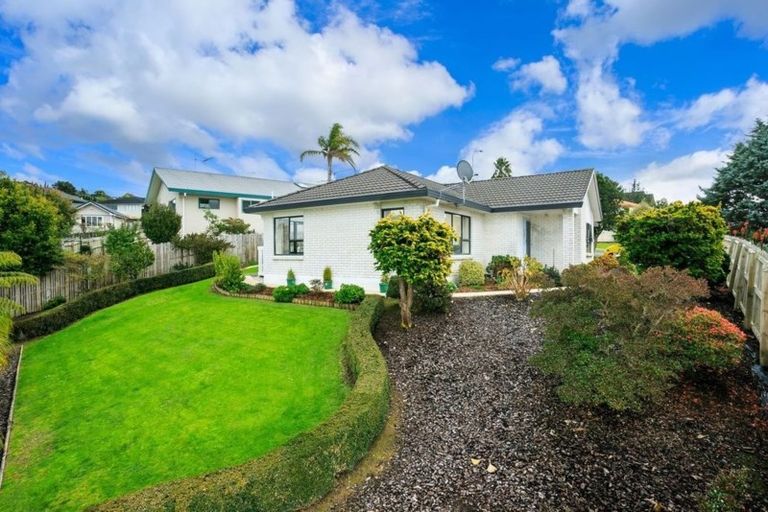 Photo of property in 14 Bluebird Crescent, Unsworth Heights, Auckland, 0632