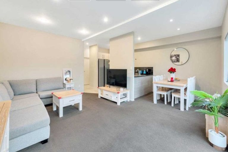 Photo of property in 6/45a Swanson Road, Henderson, Auckland, 0610