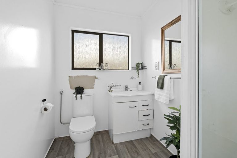 Photo of property in 118 Riversdale Drive, Merrilands, New Plymouth, 4312
