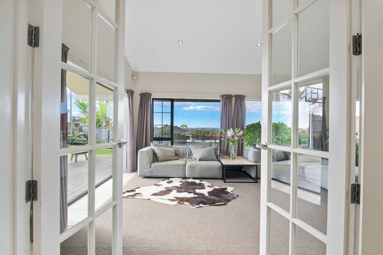 Photo of property in 66a Bradbury Road, Botany Downs, Auckland, 2010
