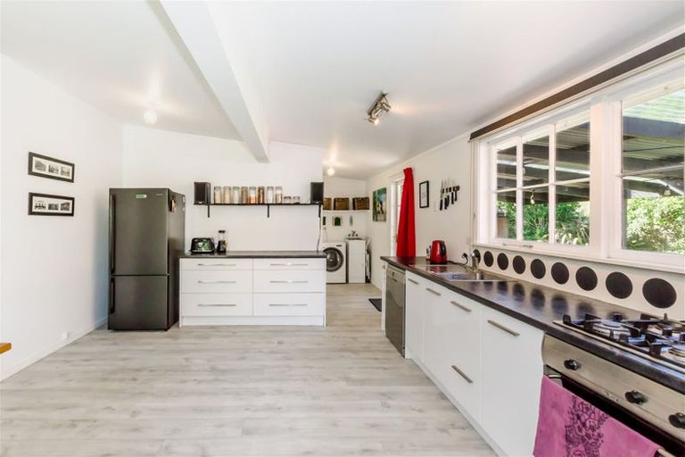 Photo of property in 10 Tilley Road, Paekakariki, 5034