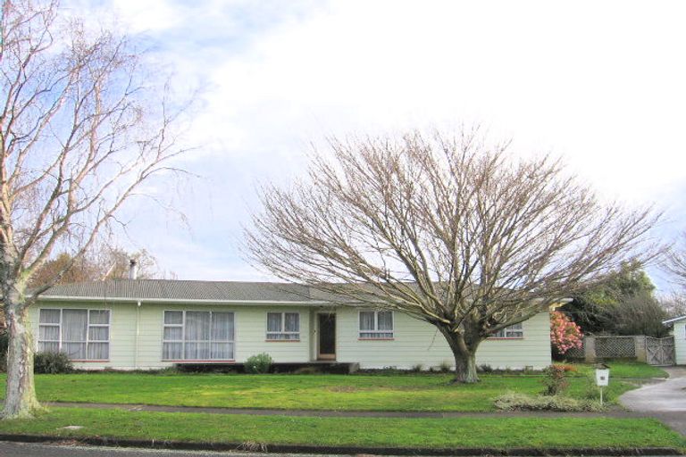 Photo of property in 58 Ruamahanga Crescent, Terrace End, Palmerston North, 4410
