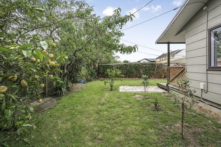 Photo of property in 2/1159 High Street, Taita, Lower Hutt, 5011