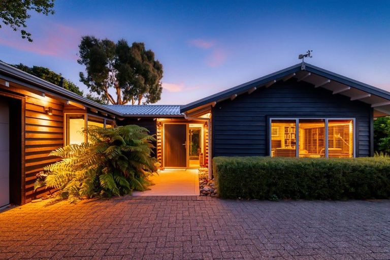Photo of property in 4 Ferndale Drive, Waikanae, 5036